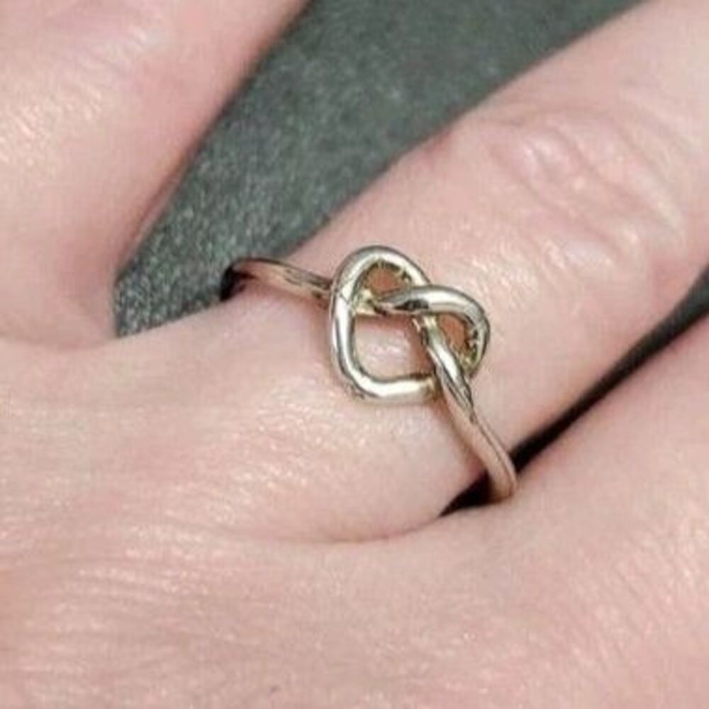 Sterling Silver Knotted Heart Ring Size 6 Dainty Feminine Vintage